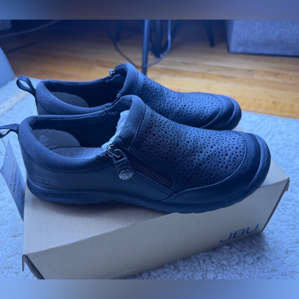 Women’s Size 7 JBU Slip-On Shoes with Memory Foam - Picture 8 of 9